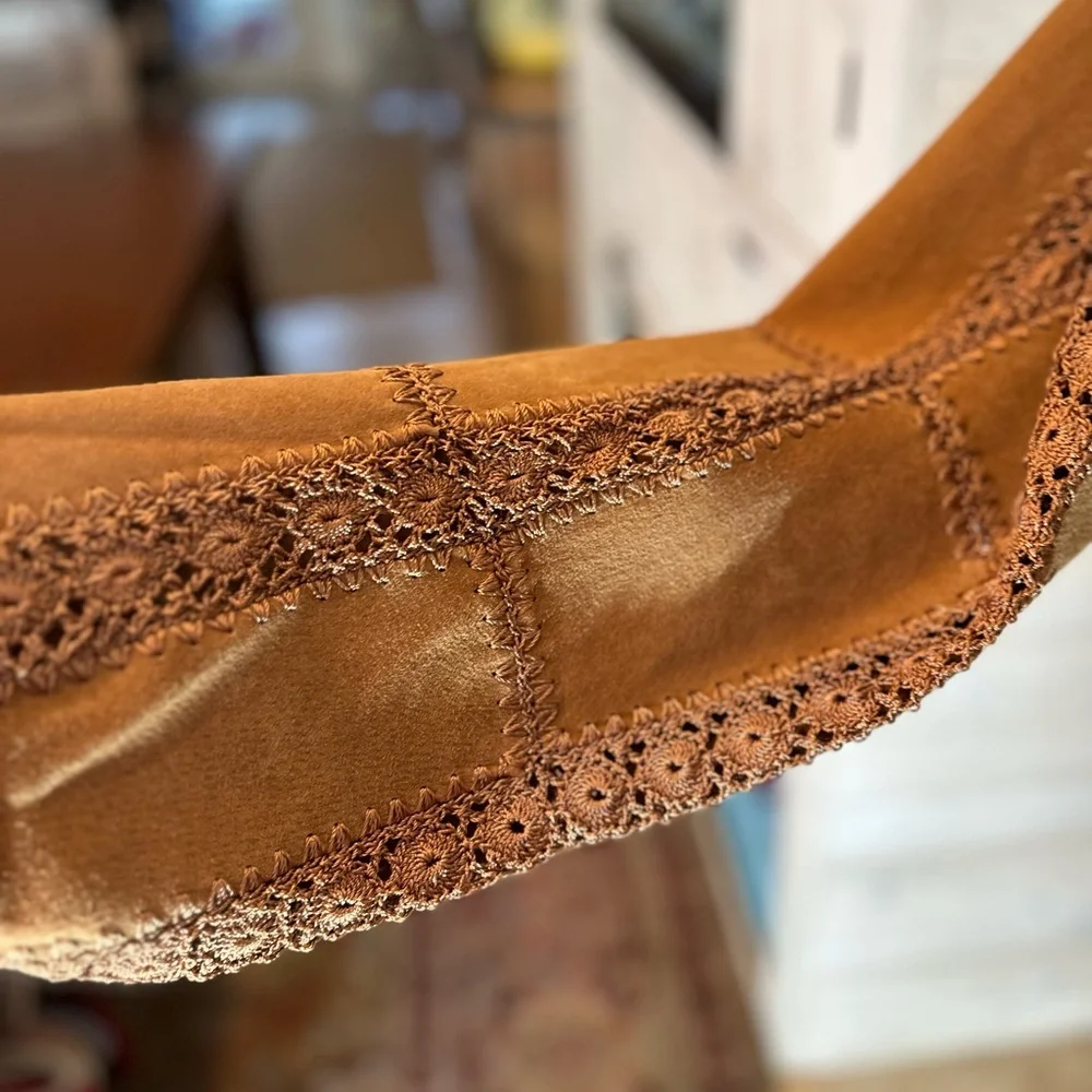 S.M.H vintage size 2X women’s leather$crochet jacket brown/ tan detailed sleeves
